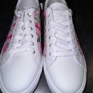 Nine West Women's White and Pink Floral Sneakers